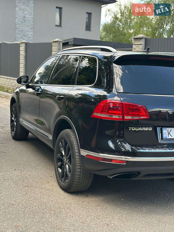 Внедорожник / Кроссовер Volkswagen Touareg 2016 в Киеве