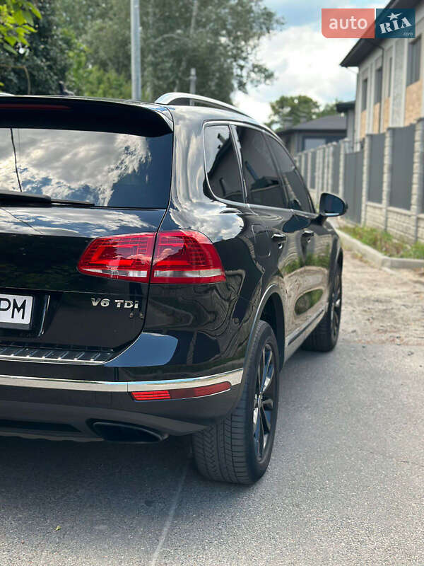 Внедорожник / Кроссовер Volkswagen Touareg 2016 в Киеве
