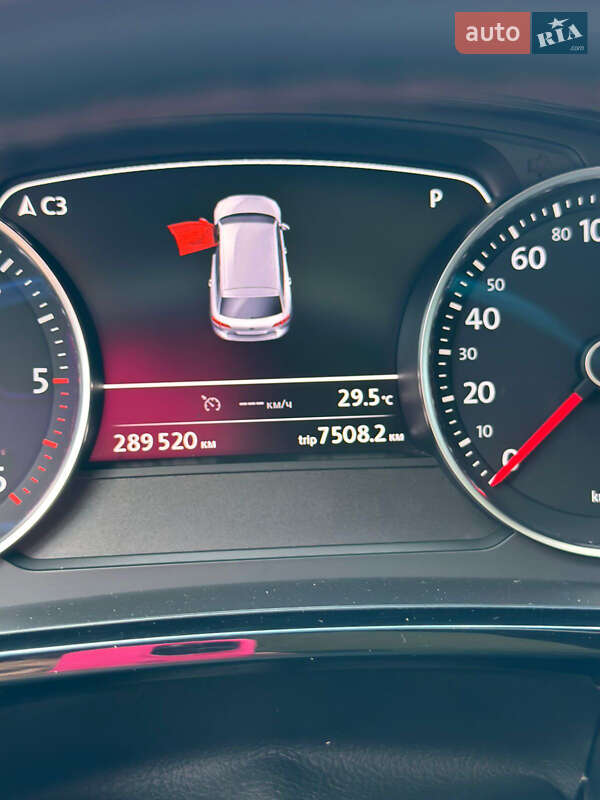 Внедорожник / Кроссовер Volkswagen Touareg 2016 в Киеве