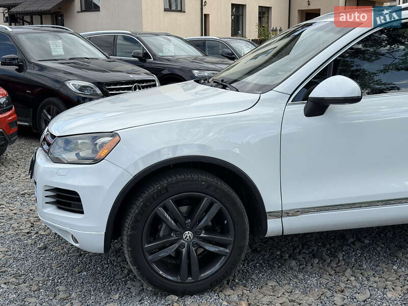 Позашляховик / Кросовер Volkswagen Touareg 2012 в Стрию