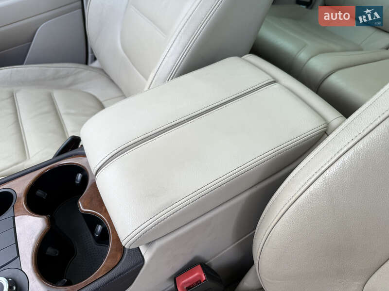 Позашляховик / Кросовер Volkswagen Touareg 2012 в Стрию