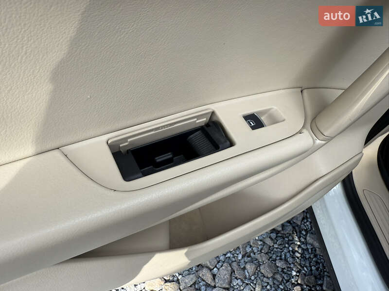 Позашляховик / Кросовер Volkswagen Touareg 2012 в Стрию
