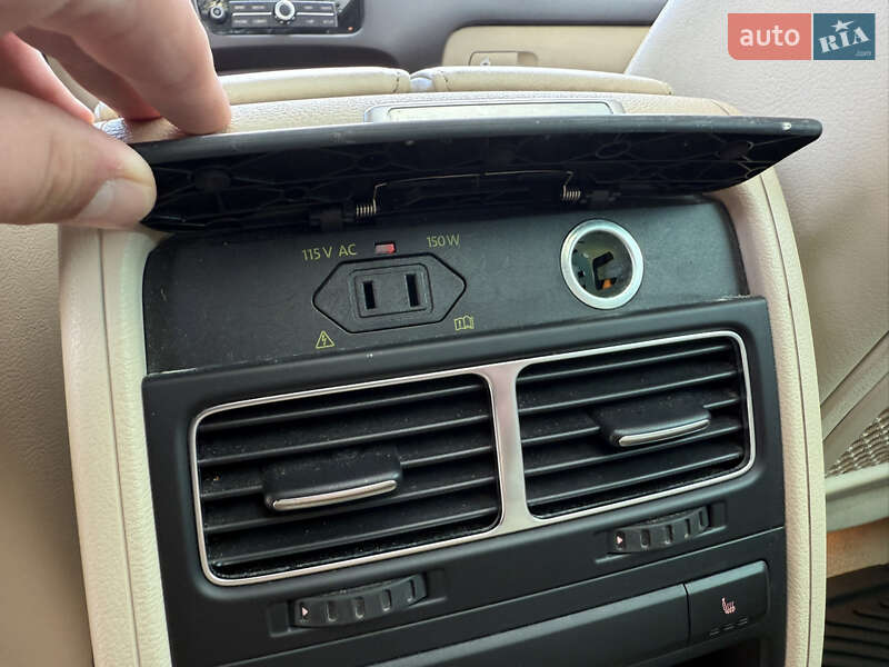 Позашляховик / Кросовер Volkswagen Touareg 2012 в Стрию
