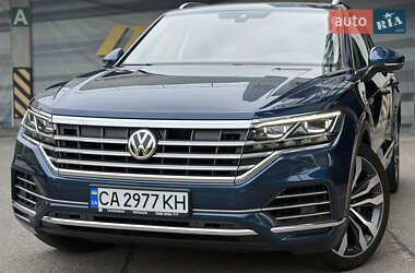 Позашляховик / Кросовер Volkswagen Touareg 2019 в Києві