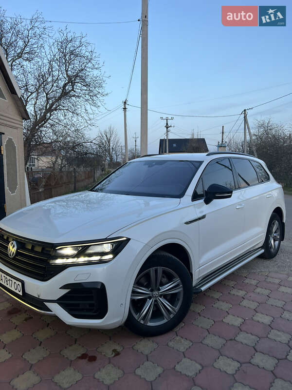 Позашляховик / Кросовер Volkswagen Touareg 2019 в Первомайську
