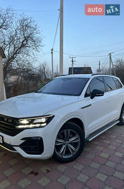 Внедорожник / Кроссовер Volkswagen Touareg 2019 в 