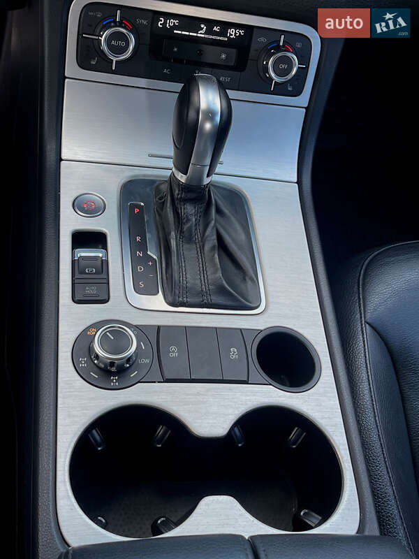 Позашляховик / Кросовер Volkswagen Touareg 2012 в Бердичеві