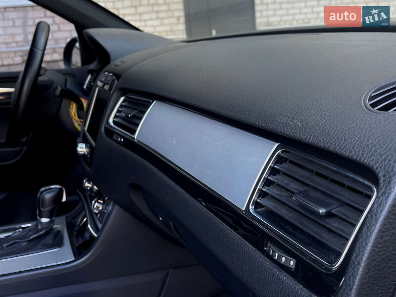 Позашляховик / Кросовер Volkswagen Touareg 2012 в Бердичеві