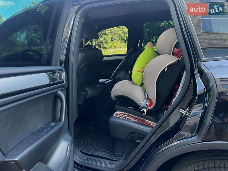 Позашляховик / Кросовер Volkswagen Touareg 2012 в Бердичеві