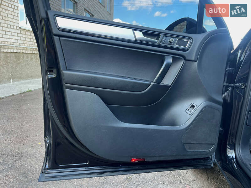 Позашляховик / Кросовер Volkswagen Touareg 2012 в Бердичеві