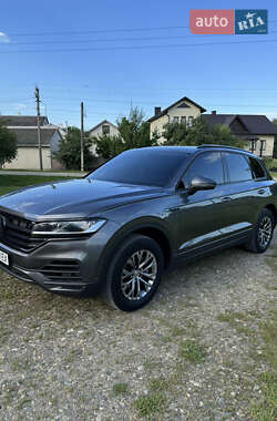 Позашляховик / Кросовер Volkswagen Touareg 2018 в Чернівцях