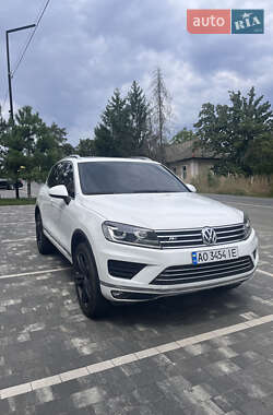 Внедорожник / Кроссовер Volkswagen Touareg 2015 в Ужгороде