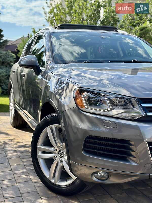 Позашляховик / Кросовер Volkswagen Touareg 2014 в Вінниці