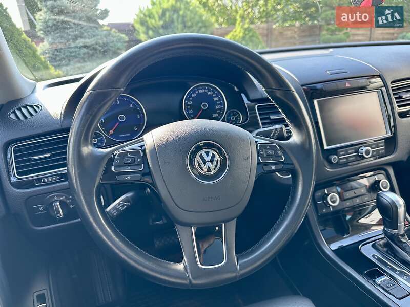 Позашляховик / Кросовер Volkswagen Touareg 2014 в Вінниці
