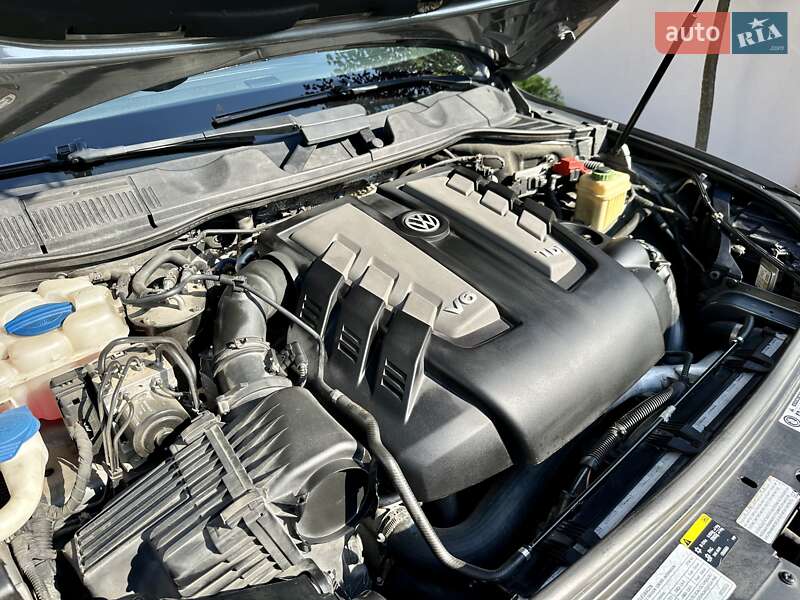 Позашляховик / Кросовер Volkswagen Touareg 2014 в Вінниці