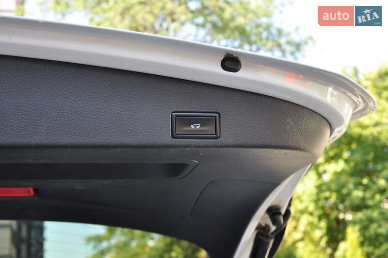 Внедорожник / Кроссовер Volkswagen Touareg 2016 в Одессе