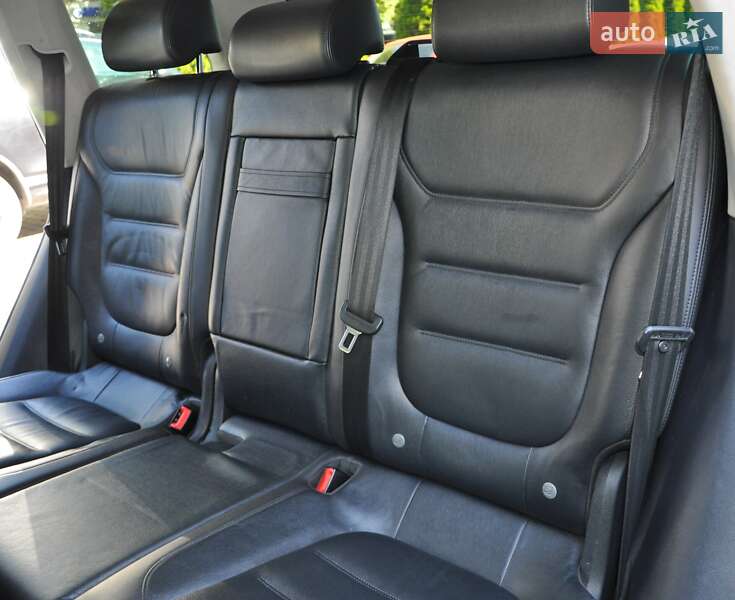 Внедорожник / Кроссовер Volkswagen Touareg 2016 в Одессе