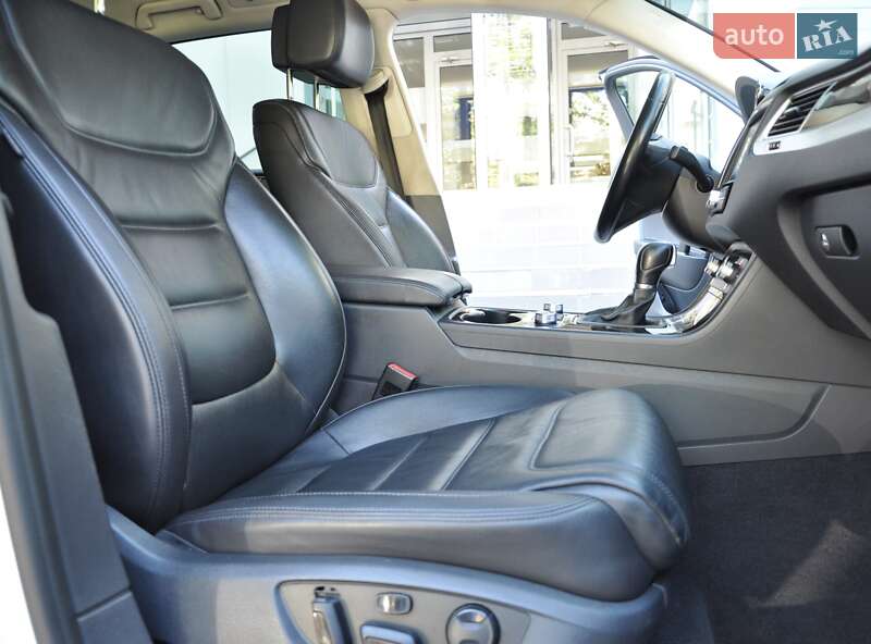 Внедорожник / Кроссовер Volkswagen Touareg 2016 в Одессе