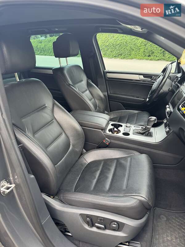 Внедорожник / Кроссовер Volkswagen Touareg 2017 в Днепре