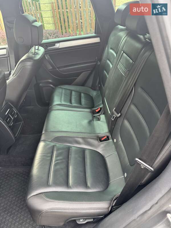 Внедорожник / Кроссовер Volkswagen Touareg 2017 в Днепре