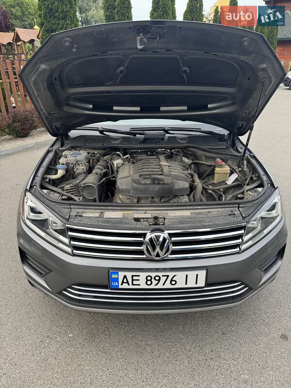 Внедорожник / Кроссовер Volkswagen Touareg 2017 в Днепре
