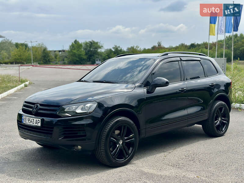 Внедорожник / Кроссовер Volkswagen Touareg 2012 в Днепре