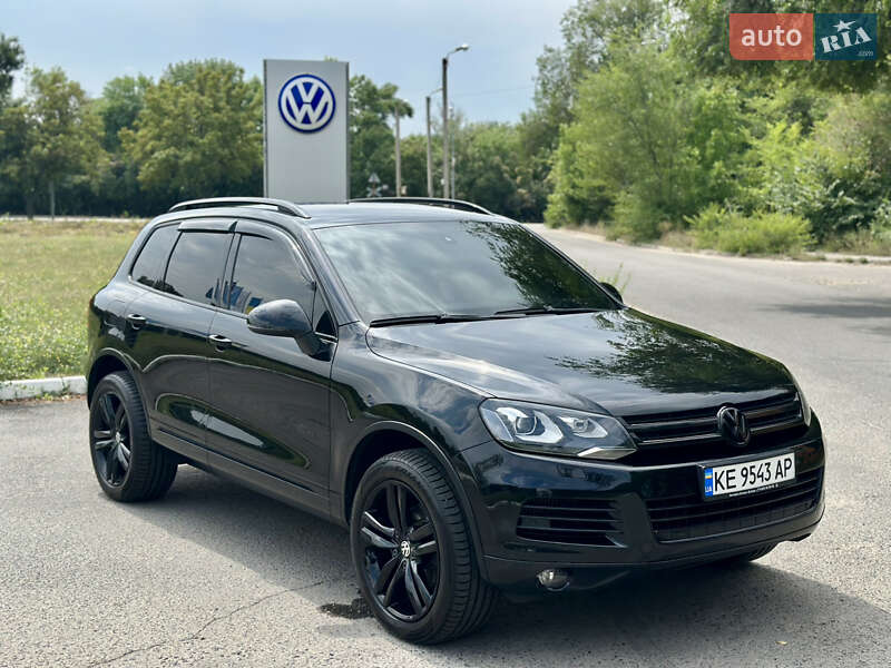Внедорожник / Кроссовер Volkswagen Touareg 2012 в Днепре