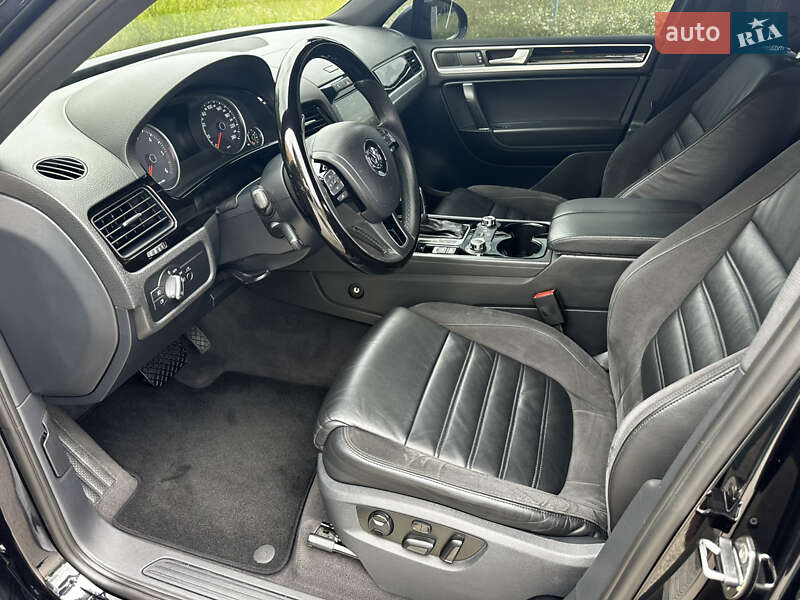 Внедорожник / Кроссовер Volkswagen Touareg 2012 в Днепре