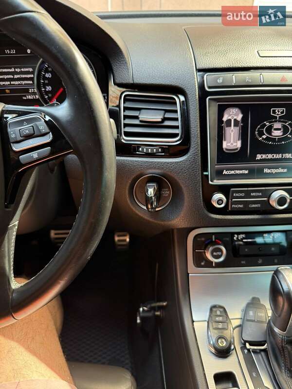 Внедорожник / Кроссовер Volkswagen Touareg 2016 в Одессе