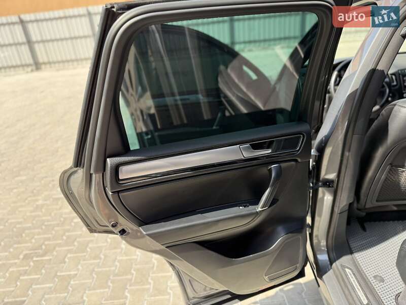 Внедорожник / Кроссовер Volkswagen Touareg 2016 в Одессе