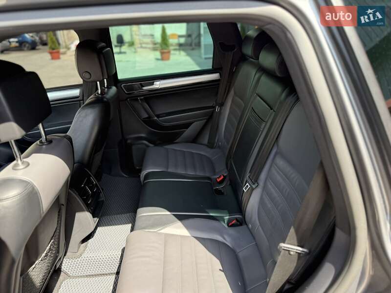 Внедорожник / Кроссовер Volkswagen Touareg 2016 в Одессе