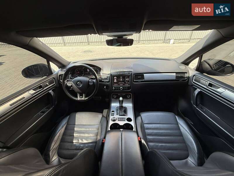 Внедорожник / Кроссовер Volkswagen Touareg 2016 в Одессе