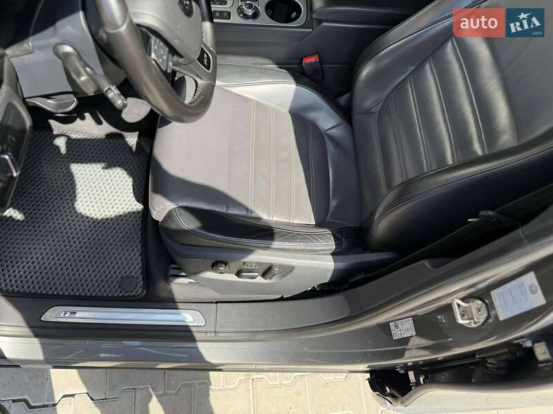 Внедорожник / Кроссовер Volkswagen Touareg 2016 в Одессе