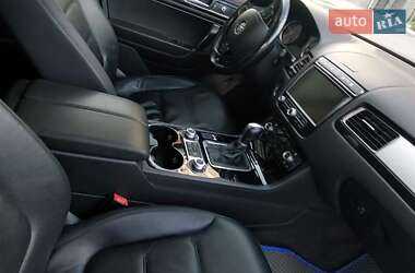 Внедорожник / Кроссовер Volkswagen Touareg 2015 в 