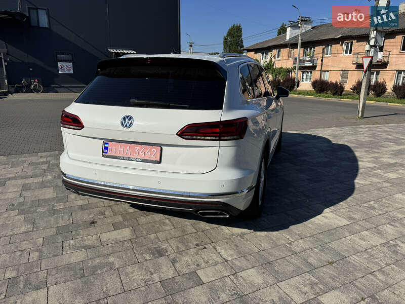 Внедорожник / Кроссовер Volkswagen Touareg 2019 в Тячеве