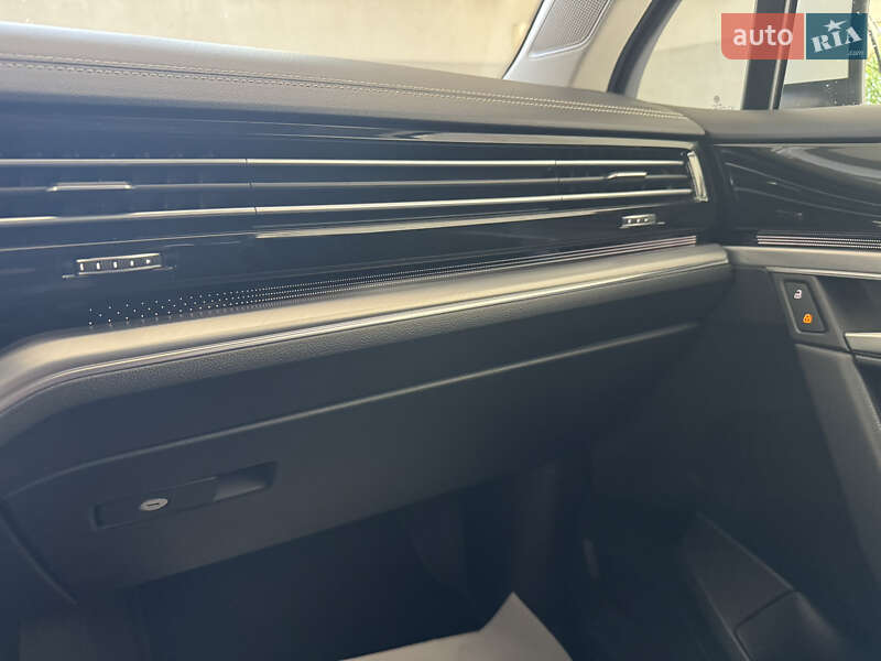 Внедорожник / Кроссовер Volkswagen Touareg 2019 в Тячеве