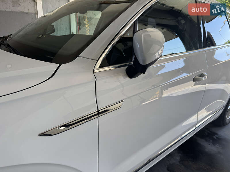 Внедорожник / Кроссовер Volkswagen Touareg 2019 в Тячеве