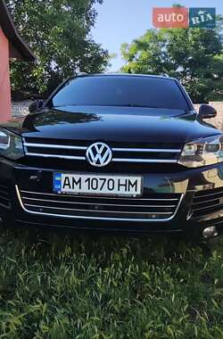 Внедорожник / Кроссовер Volkswagen Touareg 2015 в Черкассах