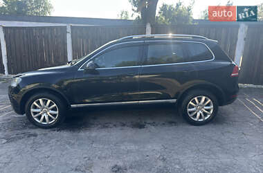 Внедорожник / Кроссовер Volkswagen Touareg 2011 в Десне