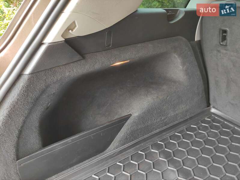 Позашляховик / Кросовер Volkswagen Touareg 2011 в Полтаві