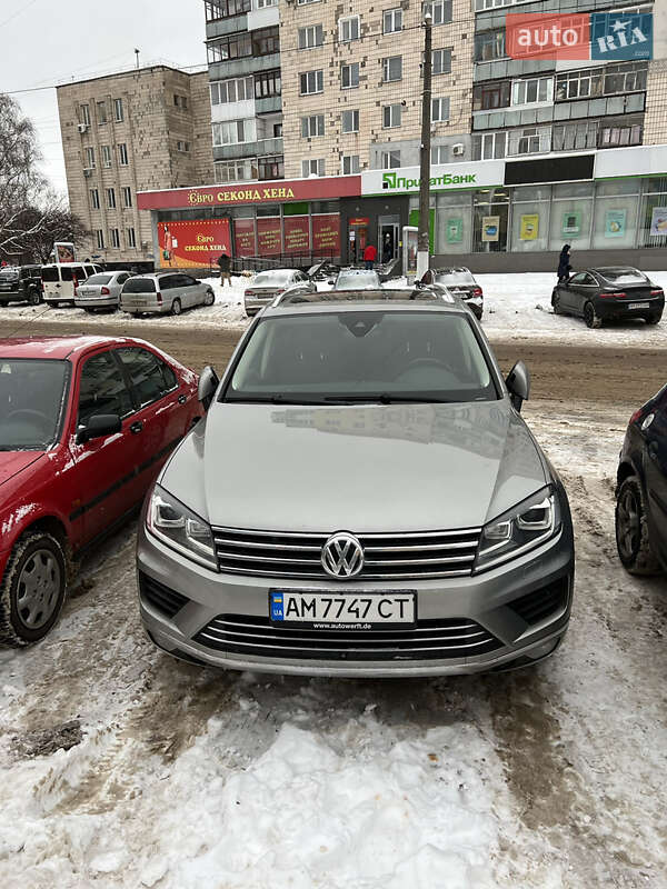 Внедорожник / Кроссовер Volkswagen Touareg 2016 в Житомире