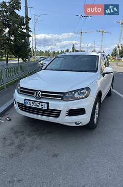 Внедорожник / Кроссовер Volkswagen Touareg 2012 в Киеве