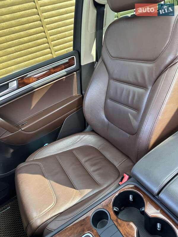 Позашляховик / Кросовер Volkswagen Touareg 2012 в Кропивницькому