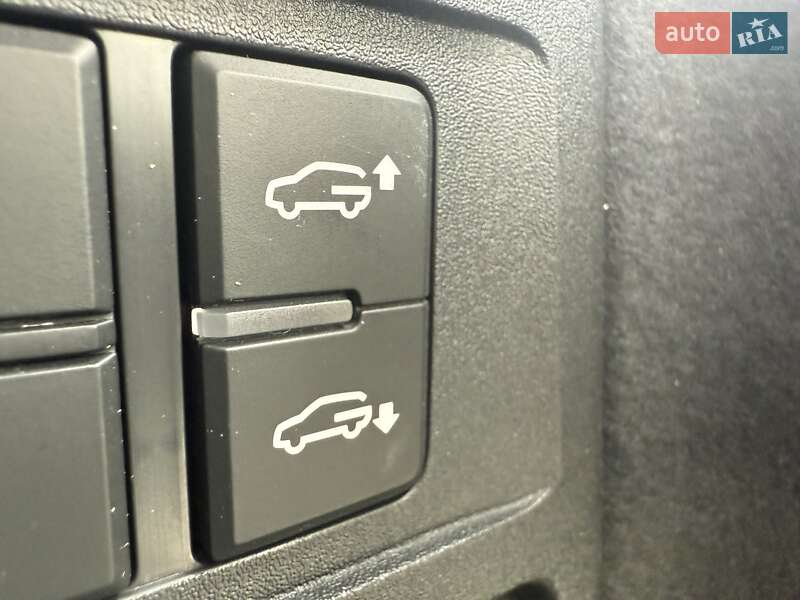 Внедорожник / Кроссовер Volkswagen Touareg 2021 в Киеве