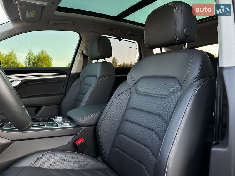 Позашляховик / Кросовер Volkswagen Touareg 2022 в Луцьку