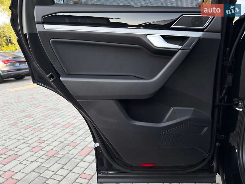 Позашляховик / Кросовер Volkswagen Touareg 2022 в Луцьку