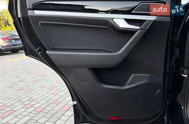 Внедорожник / Кроссовер Volkswagen Touareg 2022 в 
