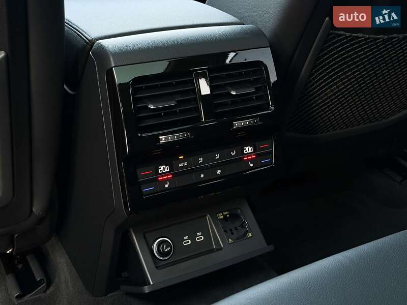 Позашляховик / Кросовер Volkswagen Touareg 2022 в Луцьку