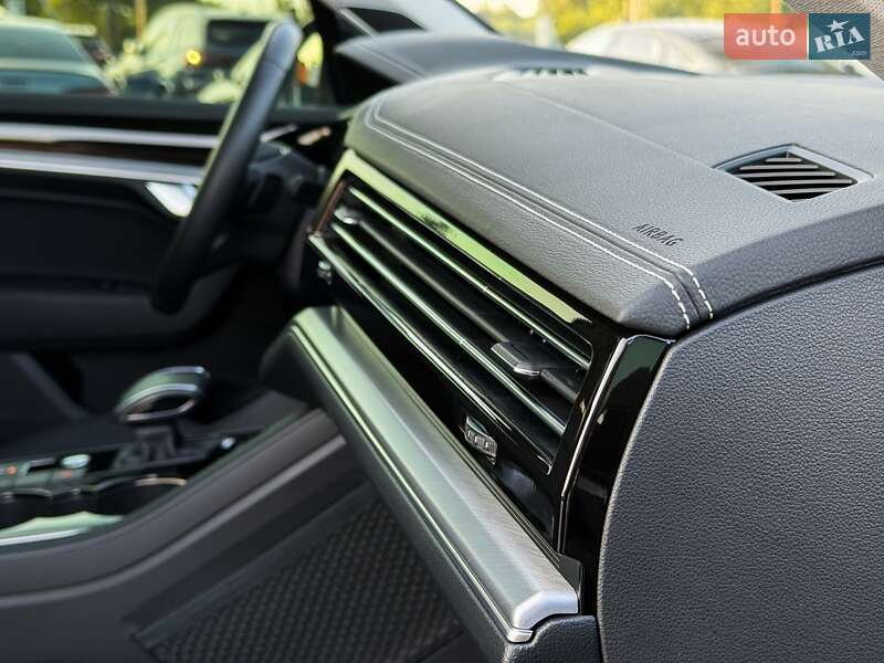 Позашляховик / Кросовер Volkswagen Touareg 2022 в Луцьку