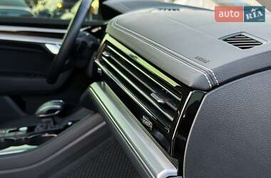 Внедорожник / Кроссовер Volkswagen Touareg 2022 в 